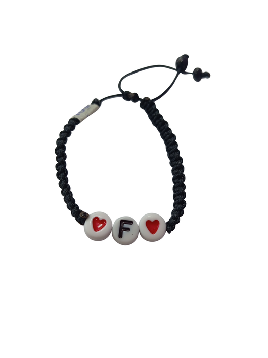 Pulsera Negra corazón inicial