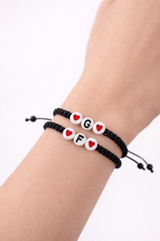 Pulsera Negra corazón inicial