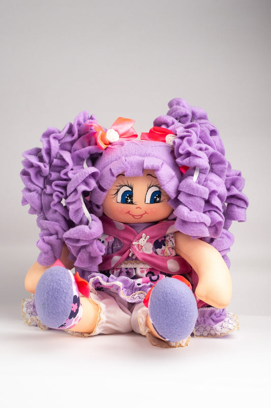 Muñeca Morada Adrianita Mochila