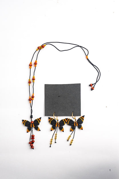 Set Collar y Aretes Mariposa Negra